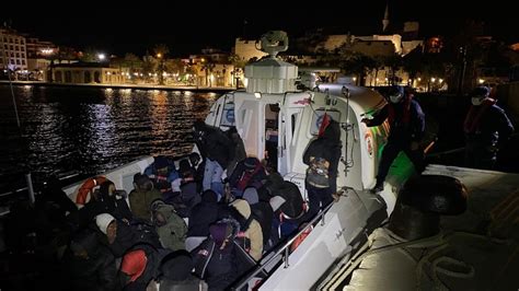 İ­z­m­i­r­­d­e­ ­1­4­9­ ­d­ü­z­e­n­s­i­z­ ­g­ö­ç­m­e­n­ ­y­a­k­a­l­a­n­d­ı­ ­-­ ­S­o­n­ ­D­a­k­i­k­a­ ­H­a­b­e­r­l­e­r­